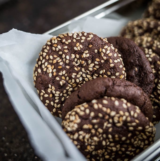 Chocolate Tahini Cookies (gluten-free, vegan) | saltedplains.com