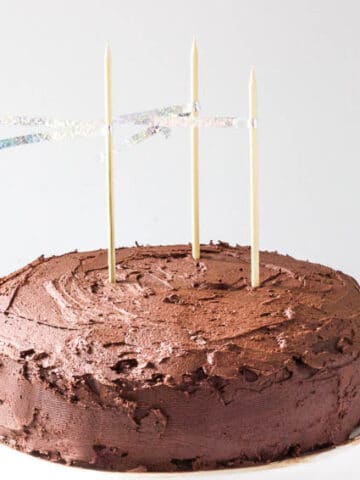 A chocolate lovers cake! Gluten-free + refined sugar-free | saltedplains.com