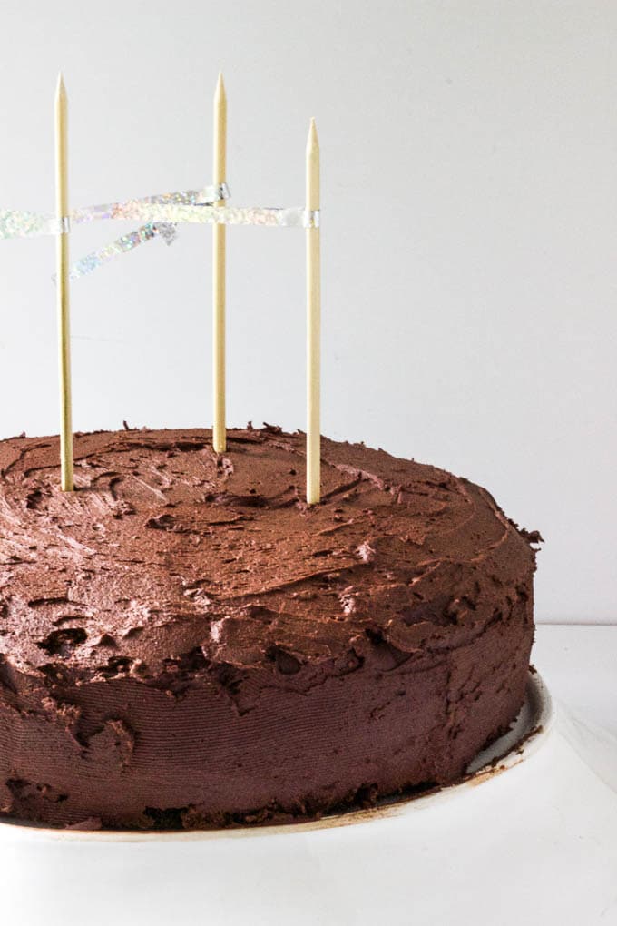 A chocolate lovers cake! Gluten-free + refined sugar-free | saltedplains.com