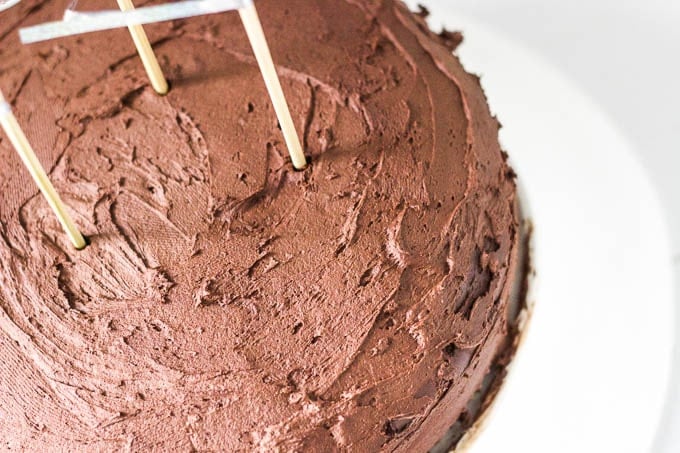 A chocolate lovers cake! Gluten-free + refined sugar-free | saltedplains.com