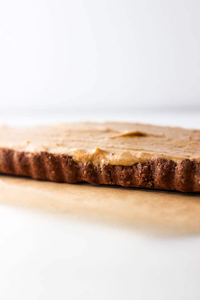 A deliciously simple tart! #glutenfree #vegan | saltedplains.com