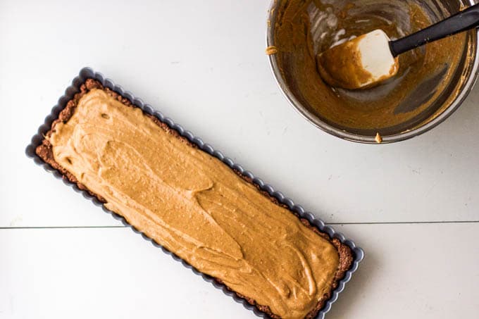 A deliciously simple tart! #glutenfree #vegan | saltedplains.com