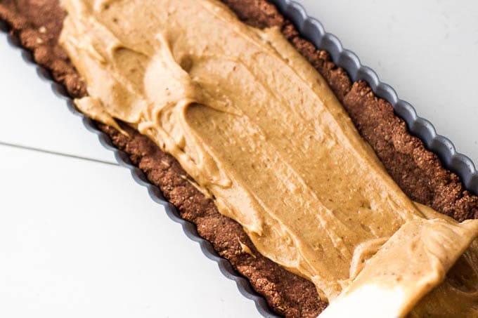 A deliciously simple tart! #glutenfree #vegan | saltedplains.com