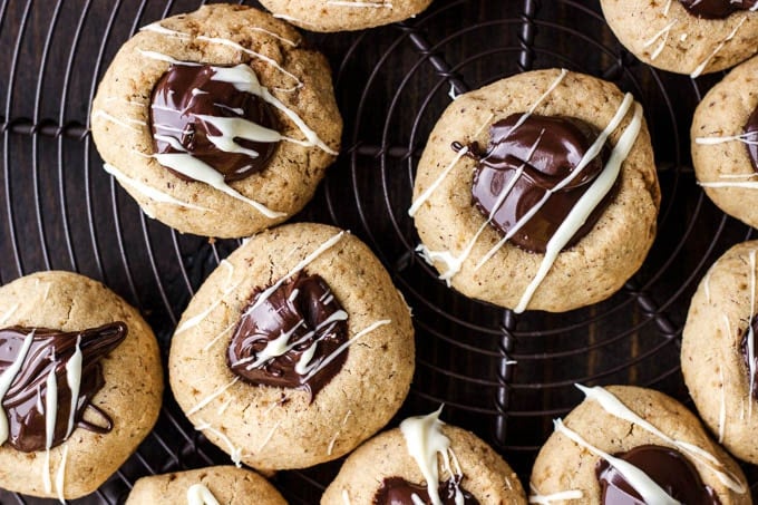 Hazelnut Thumbprint Cookies w/ Dark Chocolate #glutenfree | saltedplains.com