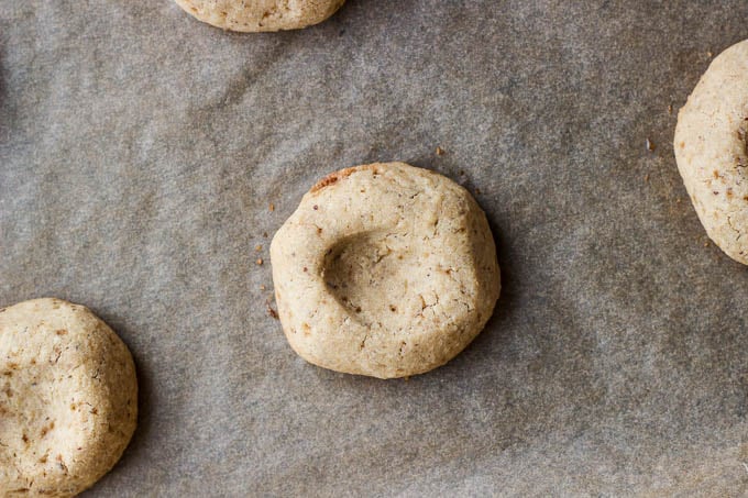 Hazelnut Thumbprint Cookies w/ Dark Chocolate #glutenfree | saltedplains.com