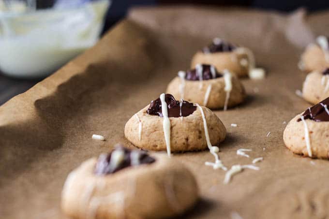 Hazelnut Thumbprint Cookies w/ Dark Chocolate #glutenfree | saltedplains.com