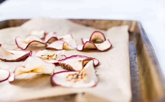 Cinnamon Apple Granola #glutenfree #vegan | saltedplains.com