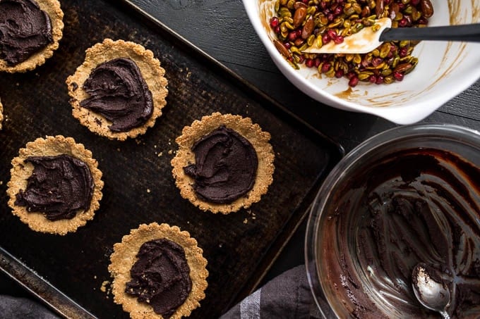 Pomegranate Pistachio Tarts (gluten-free, vegan) | saltedplains.com