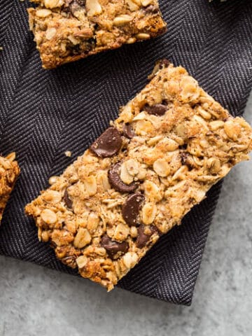 Healthy Gluten-free Chocolate Chip, Cranberry, and Sunflower Seed Granola Bars (dairy-free, refined sugar-free) | saltedplains.com