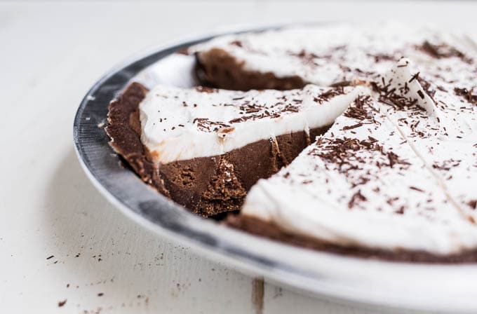 Chocolate Ice Cream Pie (Gluten-free, Vegan, Refined Sugar-free) | saltedplains.com