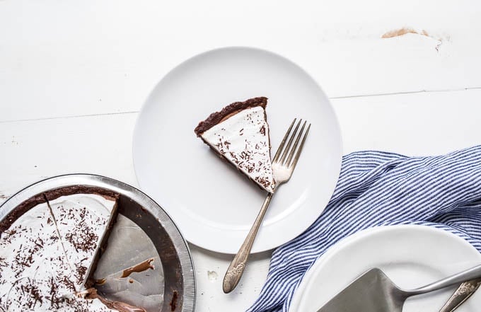 Chocolate Ice Cream Pie (Gluten-free, Vegan, Refined Sugar-free) | saltedplains.com