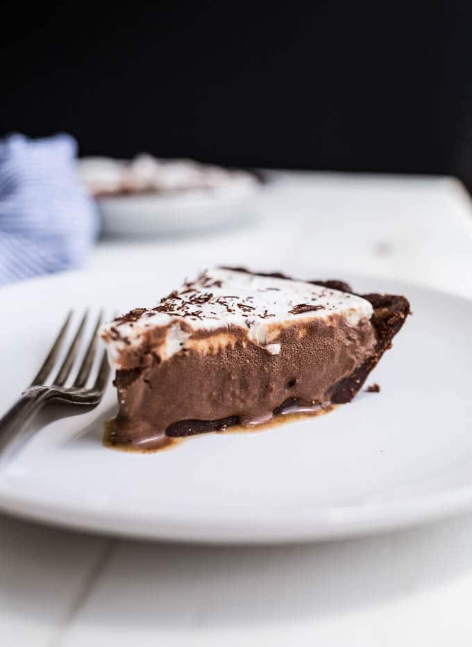 Chocolate Ice Cream Pie (gluten-free, vegan, refined sugar-free) | saltedplains.com