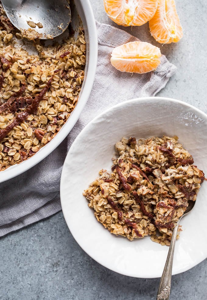 Cinnamon Roll Baked Oatmeal (gluten-free, vegan, refined sugar-free) | saltedplains.com