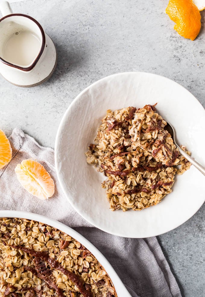 Cinnamon Roll Baked Oatmeal (gluten-free, vegan, refined sugar-free) | saltedplains.com