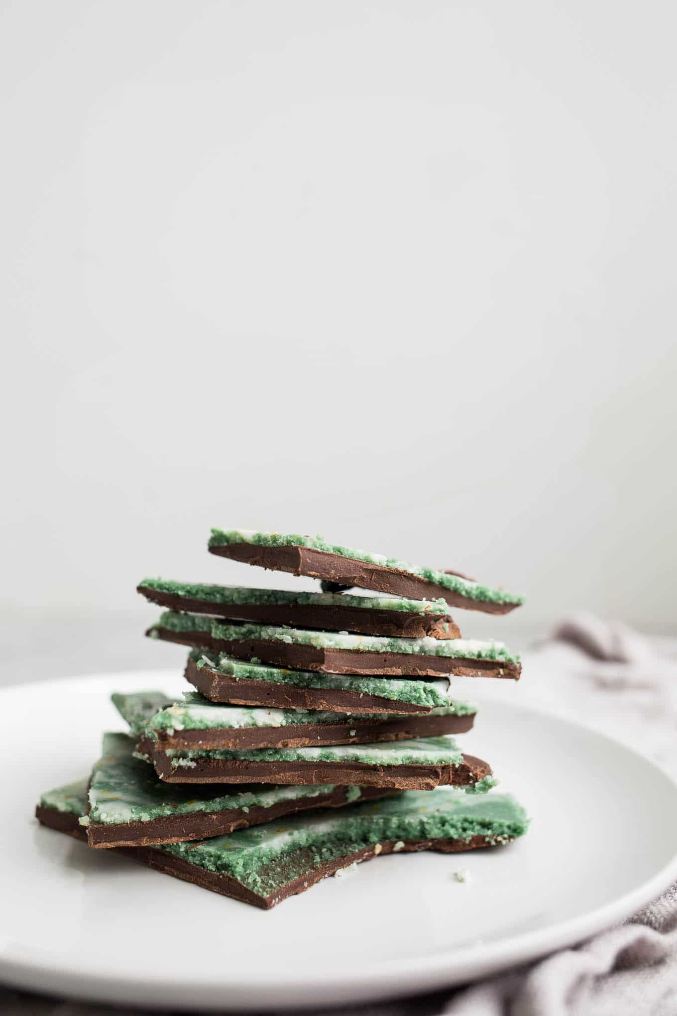 Vegan Mint Chocolate Bark (gluten-free, vegan) | saltedplains.com