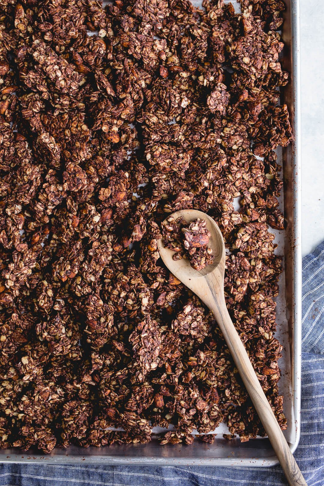 Homemade Almond Joy Granola made with gluten-free oats, unsweetened shredded coconut, raw almonds, and chocolate. A gluten-free, vegan, and refined sugar-free recipe!