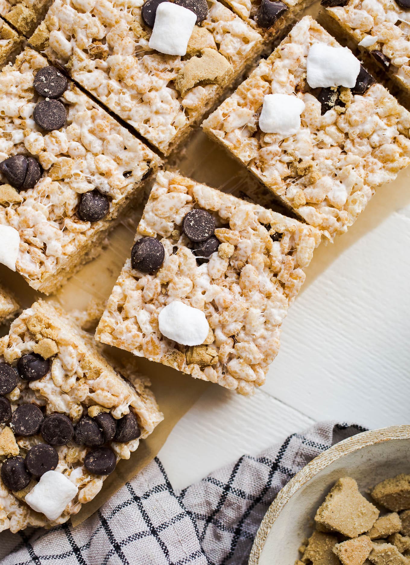 s'mores rice krispies treats with chocolate chips, marshmallows, and graham crackers