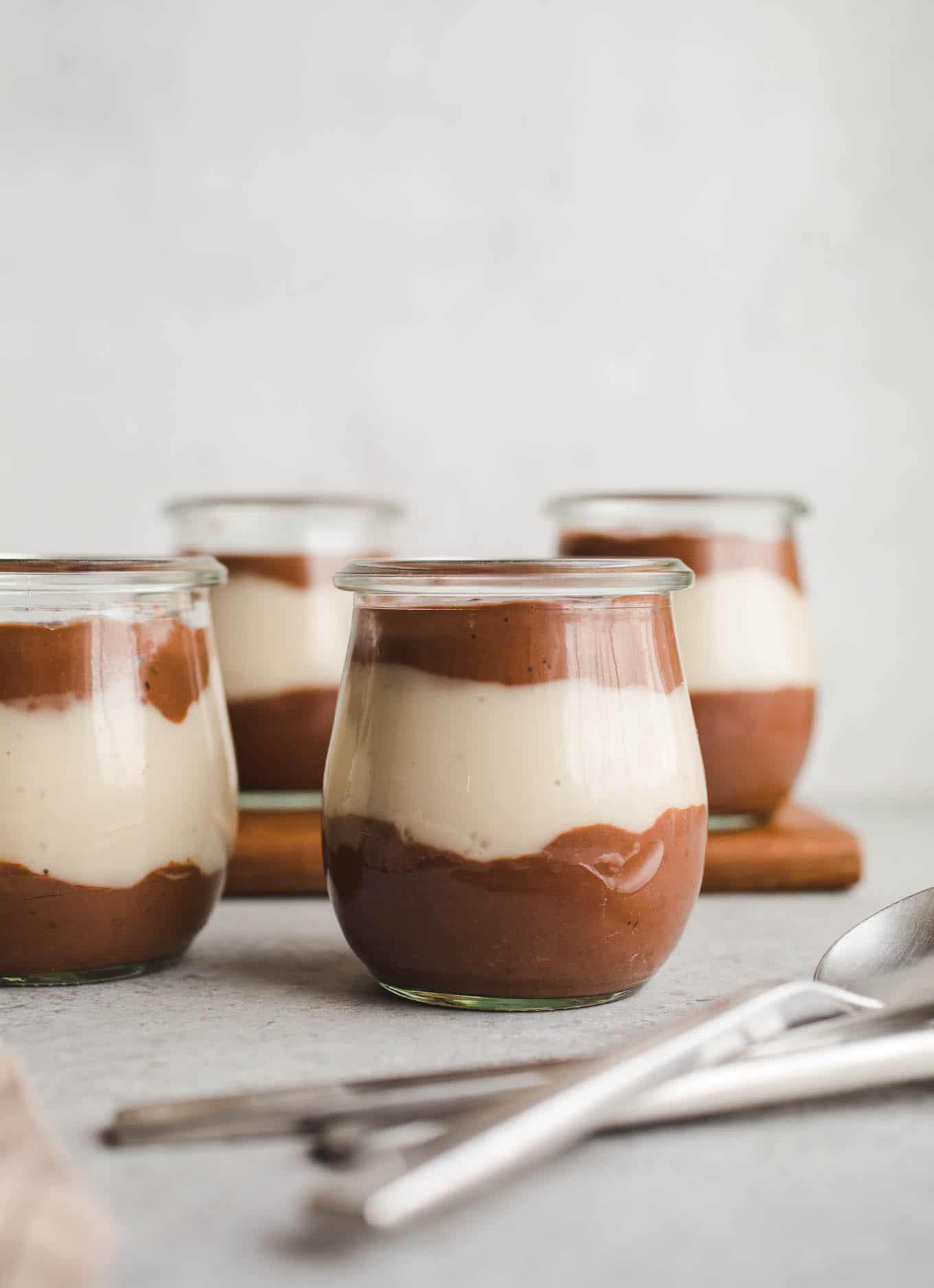 chocolate vanilla pudding cup