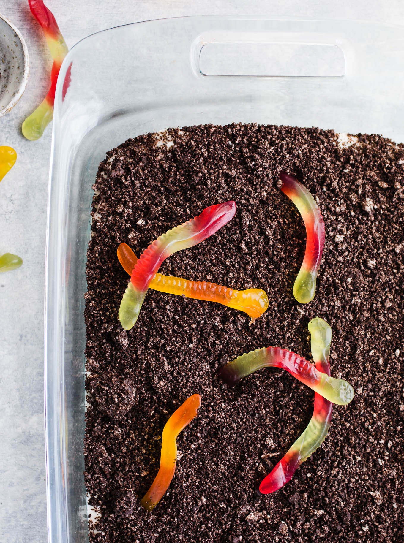 dirt cake with gummy worms