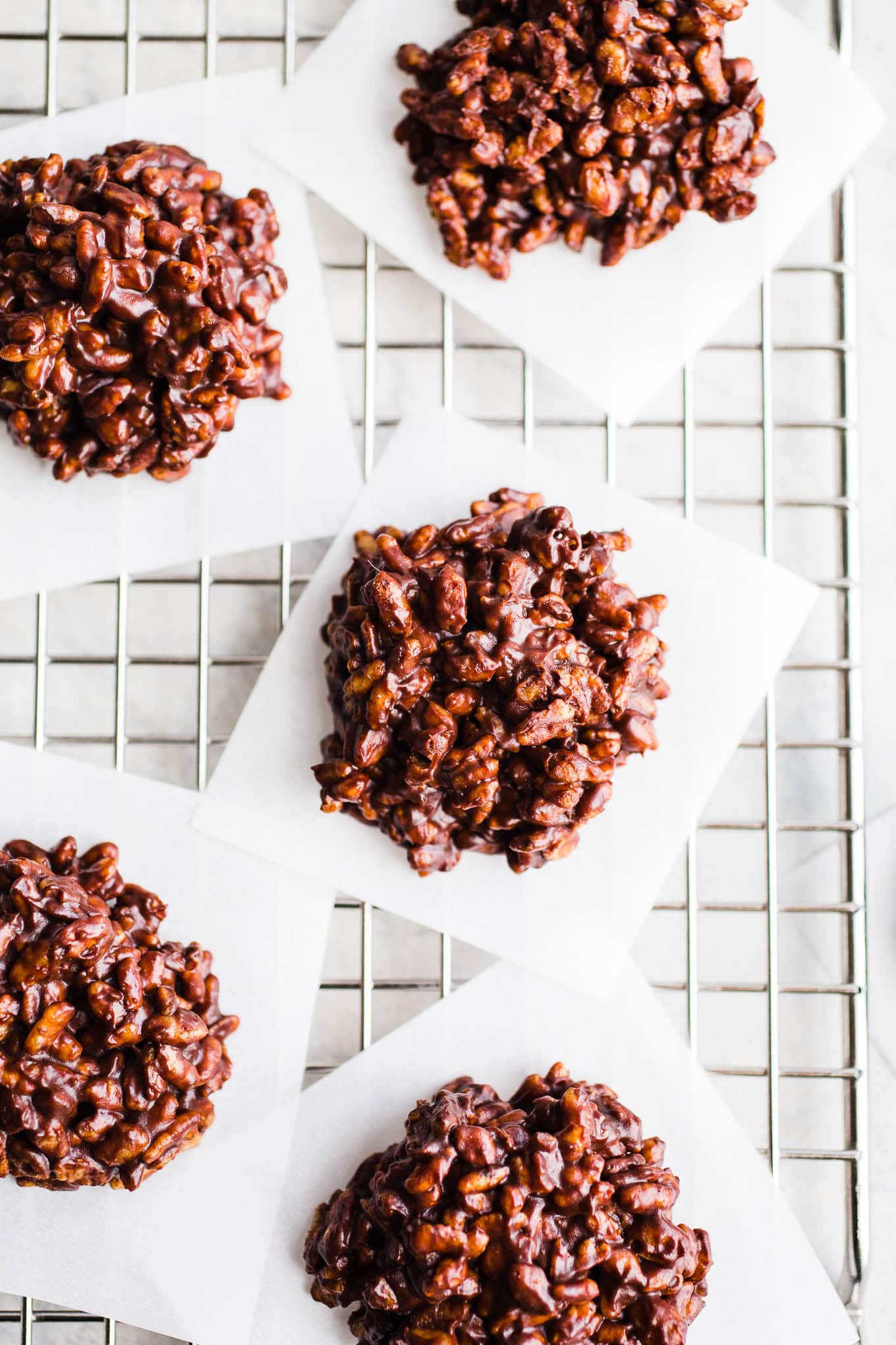 Chocolate cookies on a wire rack.