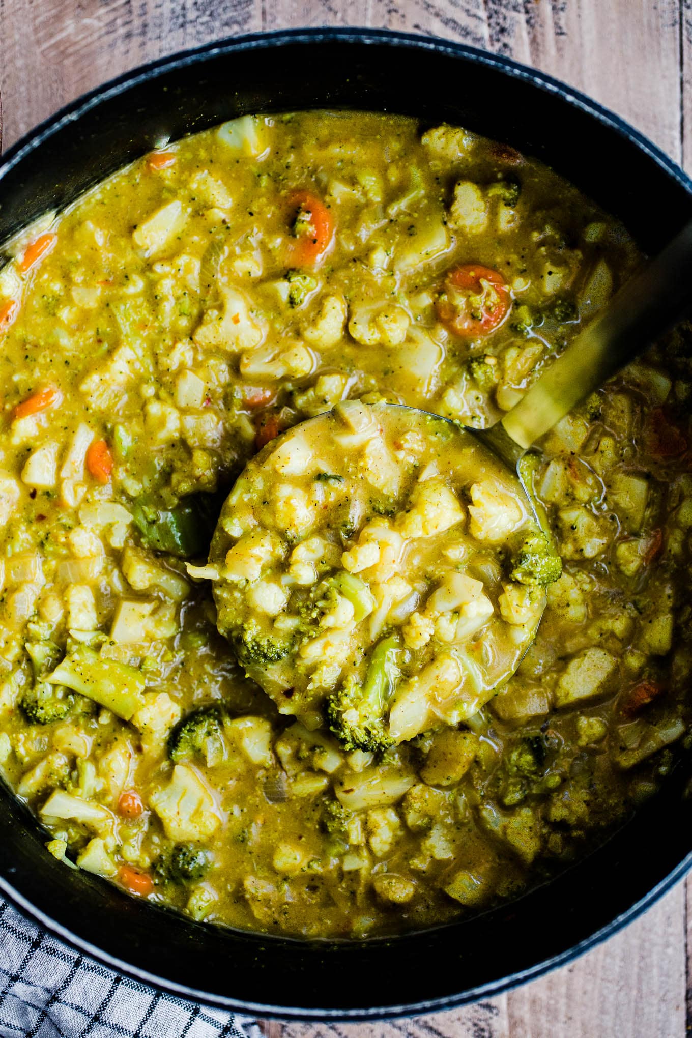 cauliflower and broccoli soup in pot