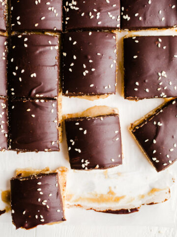 millionaire bars with sesame seeds