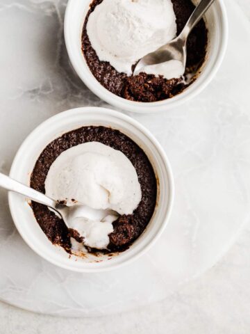 Chocolate cakes with ice cream in white ramekins.