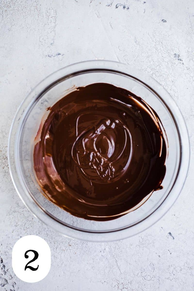 Melted dark chocolate and coconut oil in a smooth mixture.