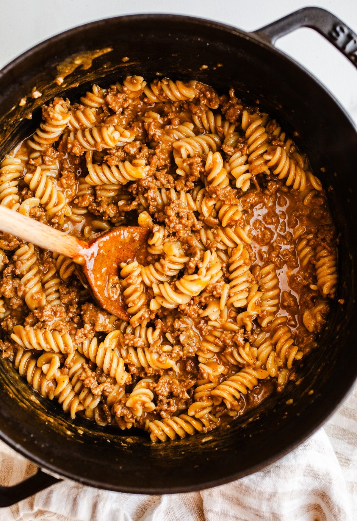 A pot of pasta and ground beef casserole.