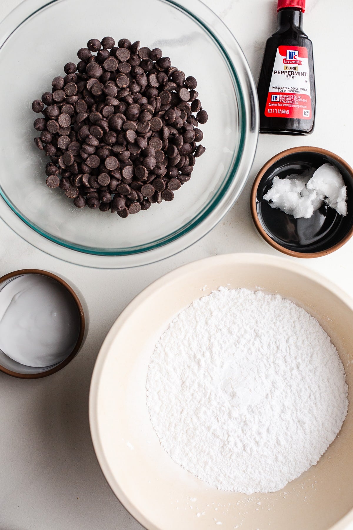 Ingredients to make peppermint patties in bowls.