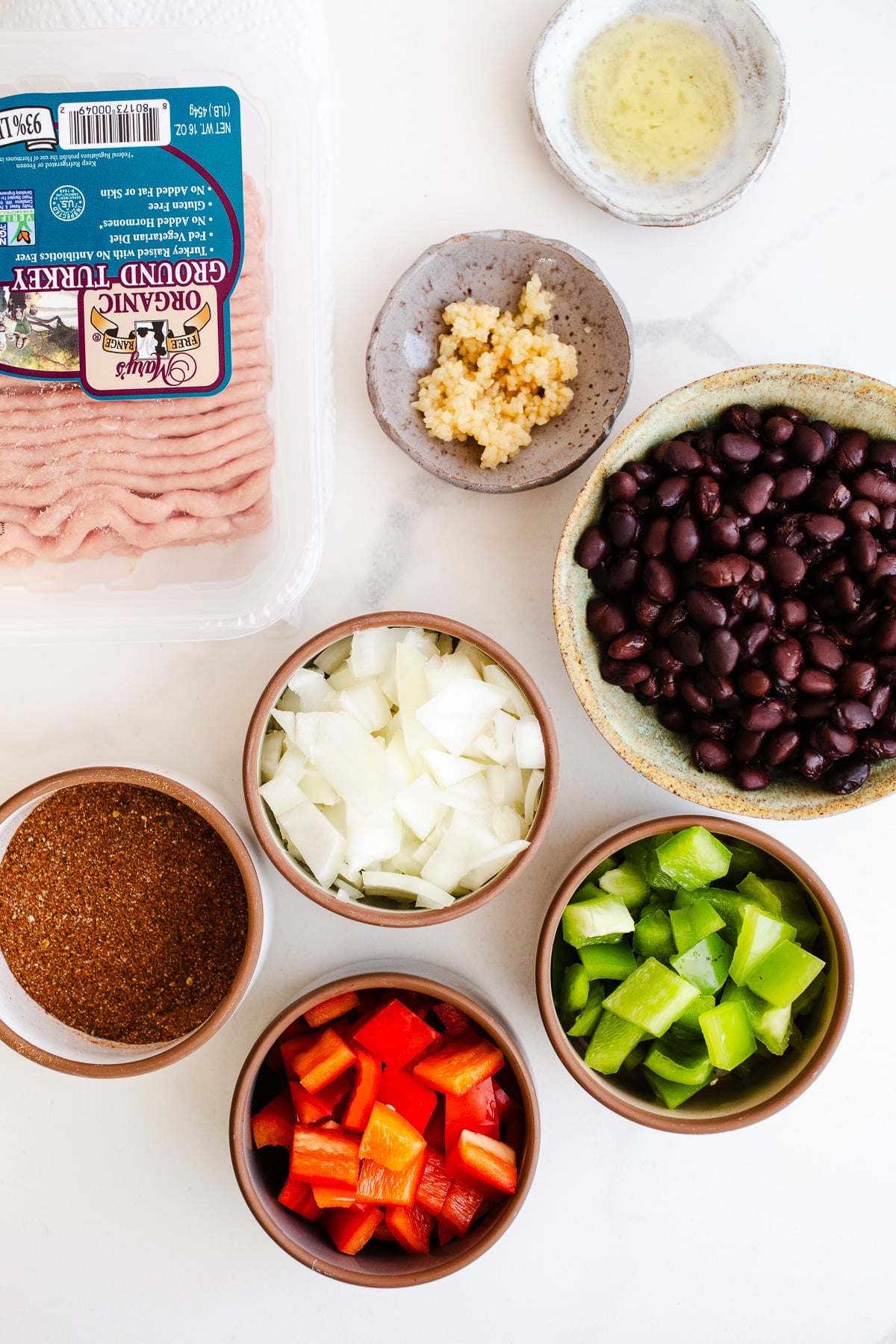 Ingredients to make turkey taco skillet.