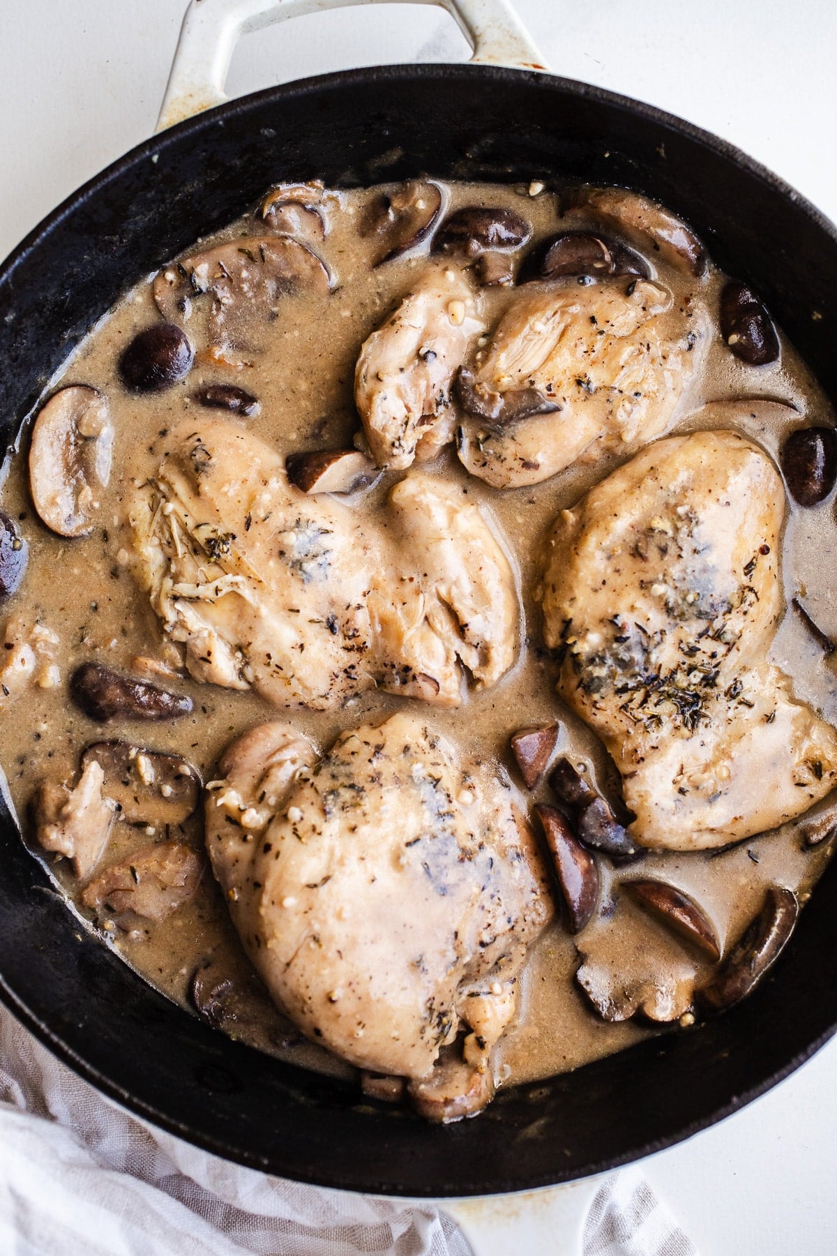 Creamy sauce with chicken and mushrooms.