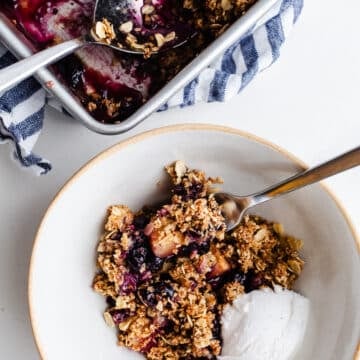 Apple blueberry crumble in a bowl.
