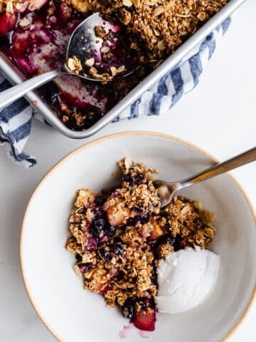 Apple blueberry crumble in a bowl.
